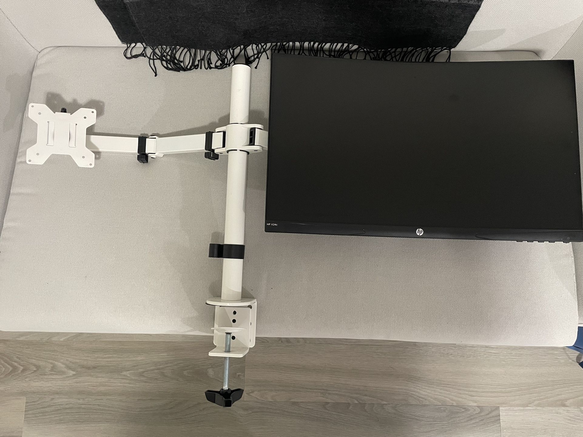 HP Gaming Monitor w/monitor arm