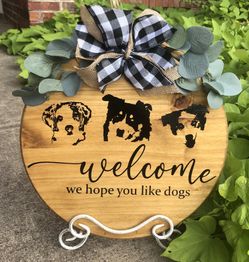 Personalized pet door hanger