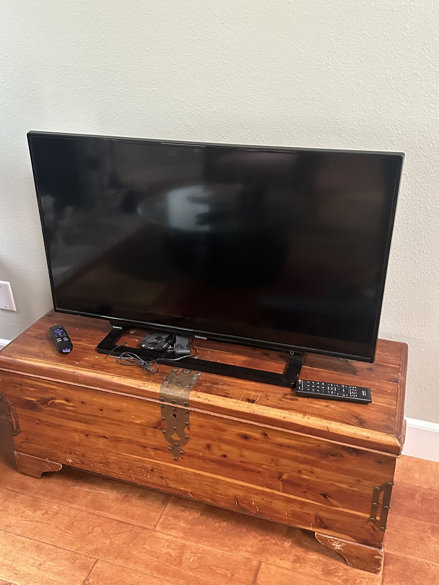 TV With Roku - 30" - 1080p - HDTV ($50)