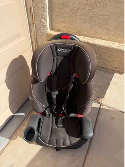 Graco car seat -used it needs to be clean bc I had it stored in my garage