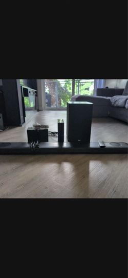 LG Soundbar w subwoofer and surrounds