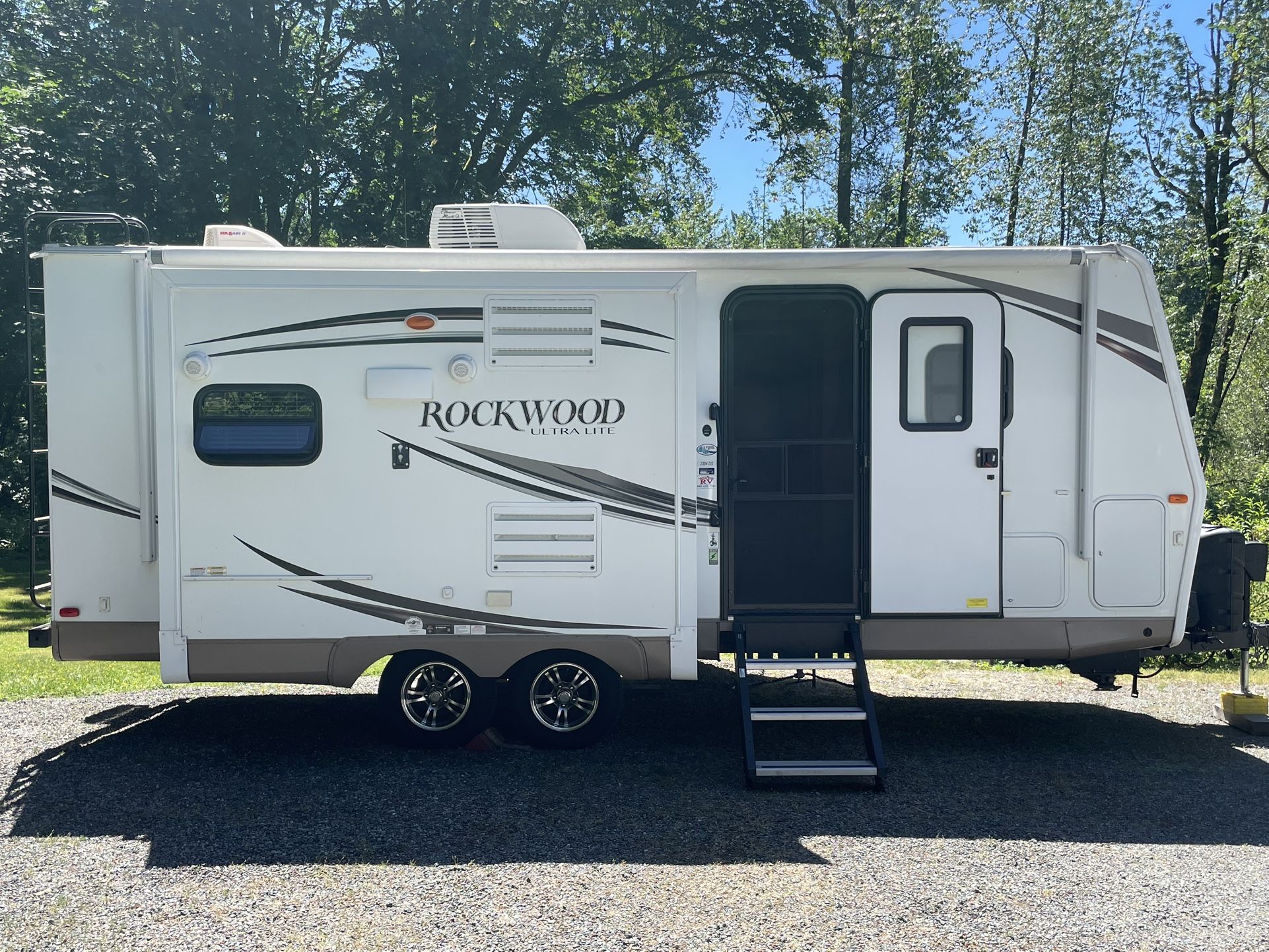 2015 Rockwood Ultra Lite. 2304DS