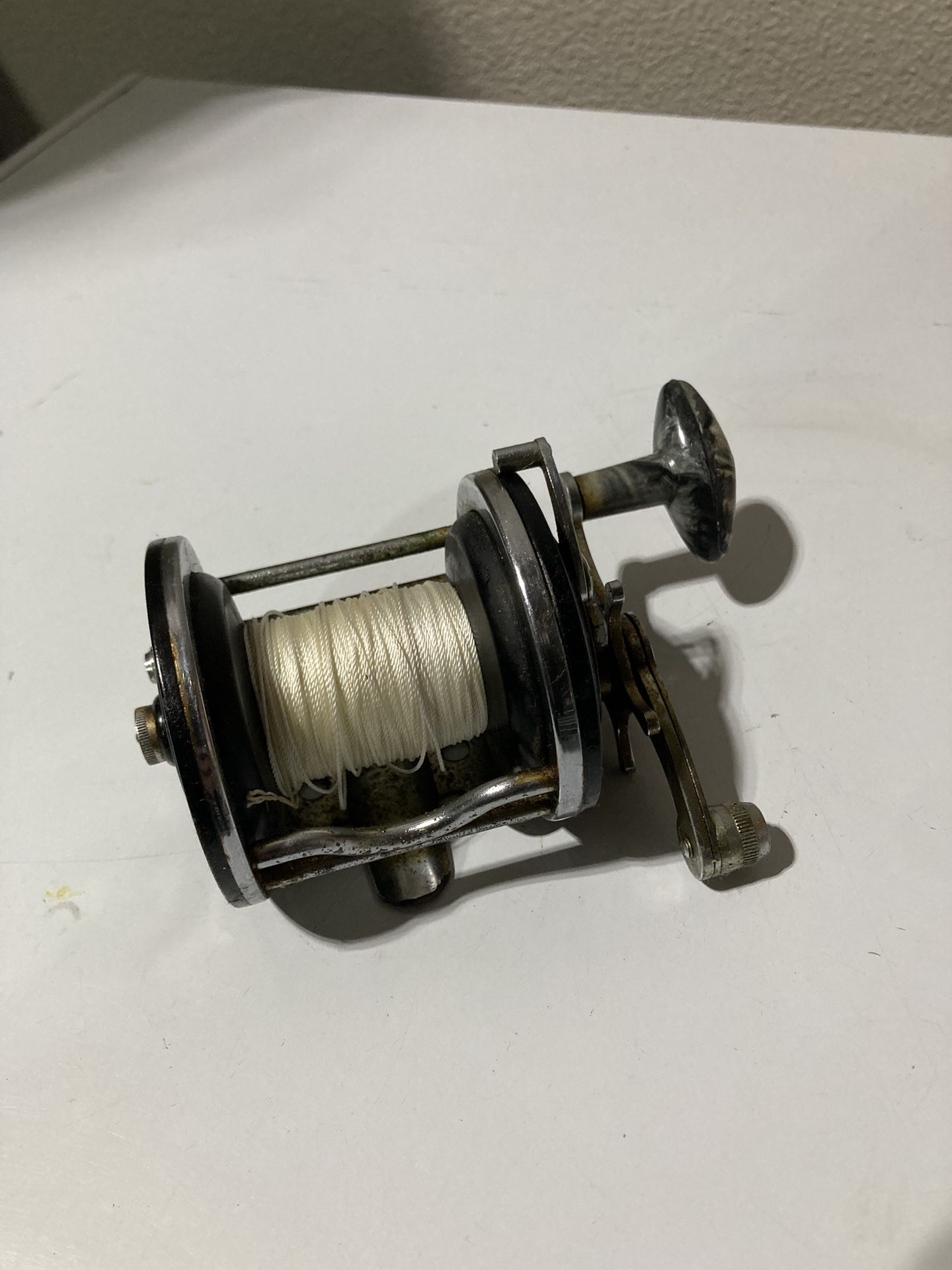 Older Baitcasting Fishing Reel