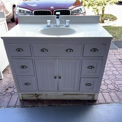 Bathroom vanity/cabinet with mirror