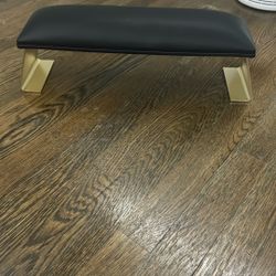 Erasable Arm Rest for Nails Tech, Luxury Nail Arm Rest Black Manicure Hand Rest for Nails Tech with Non-Slip Aluminum Alloy Legs, Cleanable Technology