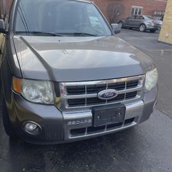 2011 escape 158k miles 3.0 v6 4wd leather interior new tires nice body $4400