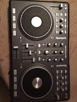 DJ Mixtrack Pro