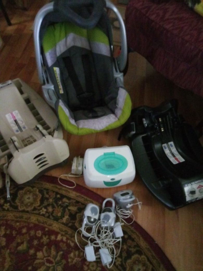 Carseat/carrier..2 bases..working monitors..working baby wipe warmer