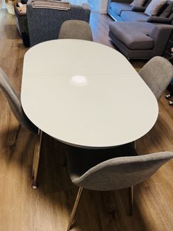 Expandable table with 4 chairs