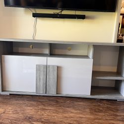 Entertainment Center/Media Display Cabinet