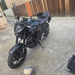 Yamaha Motorcycle/ Motocicleta Yamaha