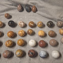 Lot Of Jasper, Calcite  And Agate Orbes