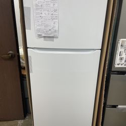 LG Top Freezer Refrigerator In White 