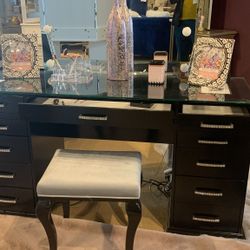 Dawson Vanity Set
by FoA(White Or Gray)🚛3-7 Days  Delivery 💳Financing Options