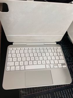 Apple Magic Keyboard for 11” iPad Pro M4/M5