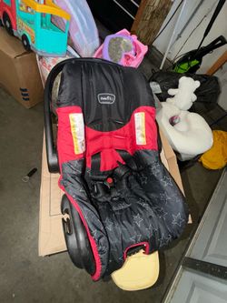 Baby car seat almost like brand new