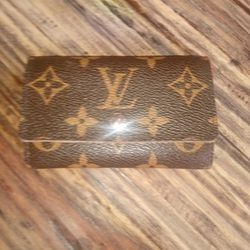 Authentic LOUIS VUITTON Monogram Canvas 6 Key Holder for Sale in Oakland,  CA - OfferUp