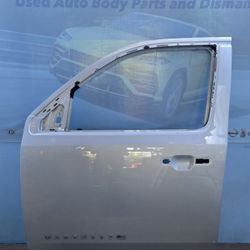 2022-2024 JEEP WAGONEER LEFT FRONT DOOR 