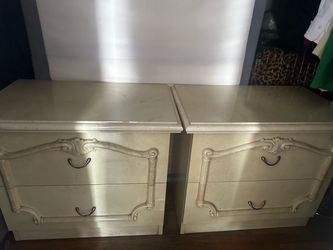 2 italian nightstands