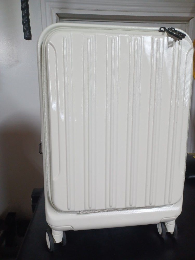 luggage brand new 18x12