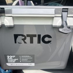 New 22 Qtr Greg Artic Ice Chest With Wheels