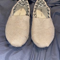 TOMS Classic Slip-On Shoes – Women’s Size 9 – $15