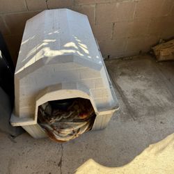 Dog House with Weighted Dog Bowl