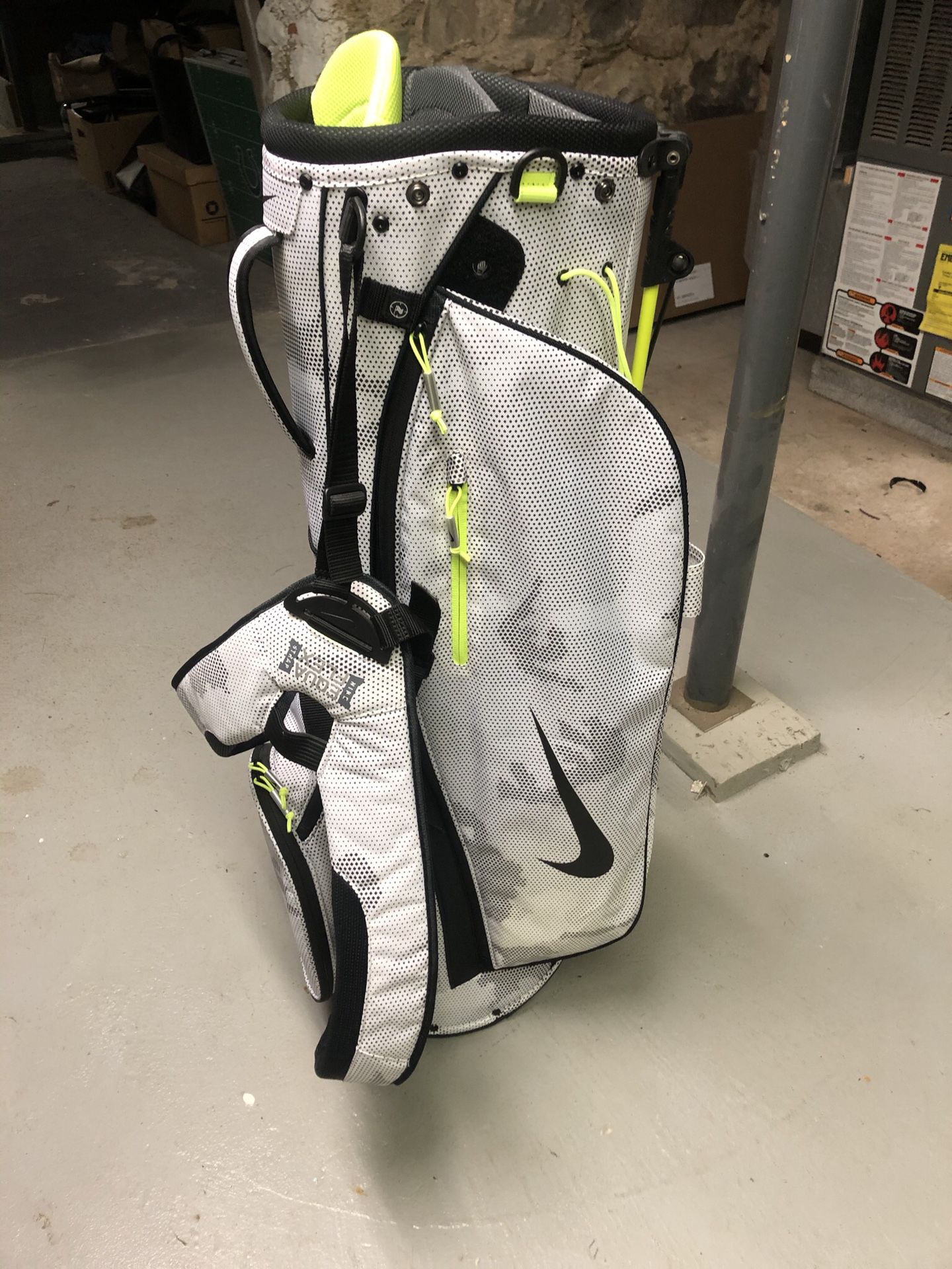Nike Sports Lite Golf Bag With Stand And Backpack