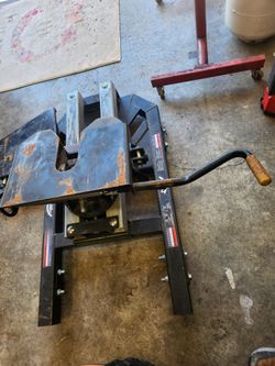 Fifth Wheel Trailer Hitch