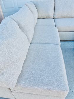 Modern Oversized Sectional with Ottoman – Good Condition