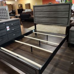 New 4-Piece Queen Bedroom Set Queen Bed Frame Dresser Mirror And Night Stand