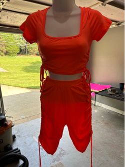 Orange short set small 5$