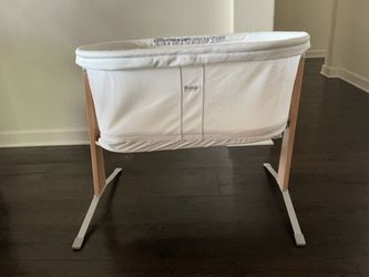 Baby Bjorn stand up Baby Cradle Bassinet, Mattress and two soft sheets