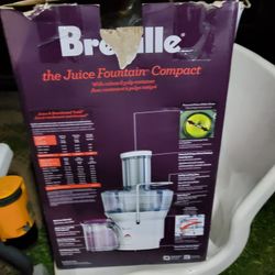 Breville Juicer Fountain Compact 700W Stainless Steel BJE200XL,  Extra Wide 3 INCH Chute For Large Fruit