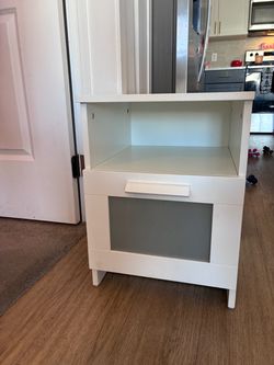 2 Bedside night stands/ Slightly used