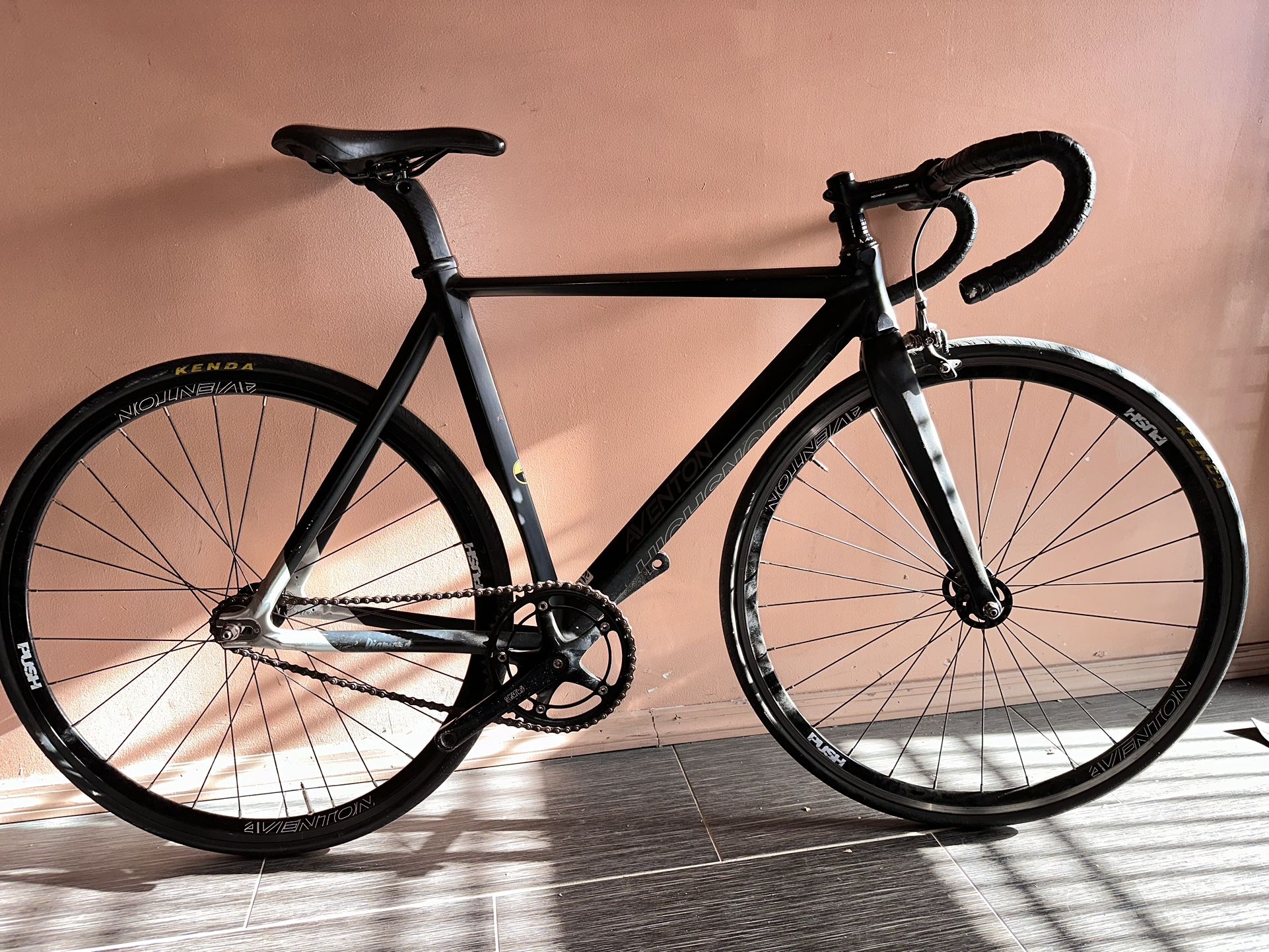 Aventon Diamond Fixed Gear 52cm Bike