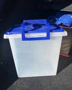Tupperware carry all