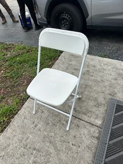 Used white folding chairs s,a,l,e