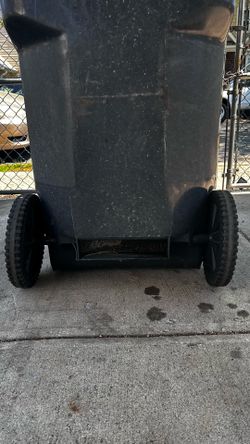 $75 each Garbage cans with lids, NYC APPROVED
