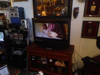 37" flat screen TV with remote control for sale 📺