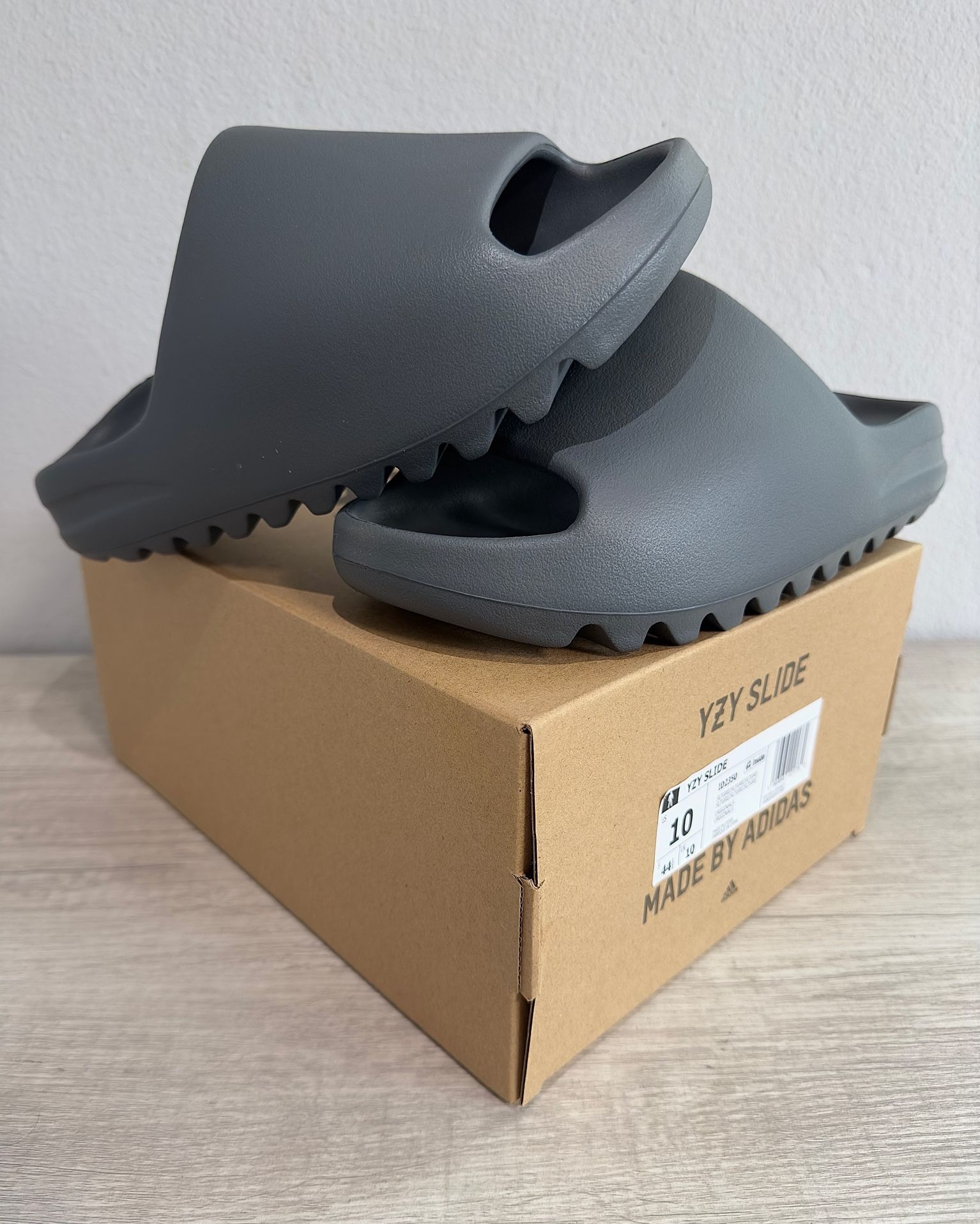 Yeezy SLIDE ‘Slate Grey’