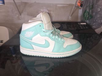 Woman's Air Jordan 1 mid "light dew  sz8