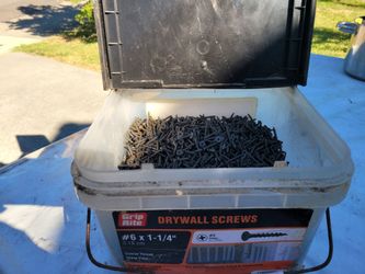 3/4 Box 1 1/4 inch drywall screws