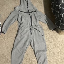 Size: XL Gray Nike Tech Full Set