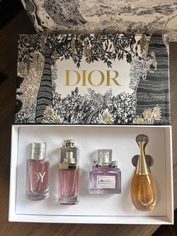 🔥【Best gift】DIOR Authentic Luxury perfume gift set, 4 bottles, Brand New With Box And Bag
