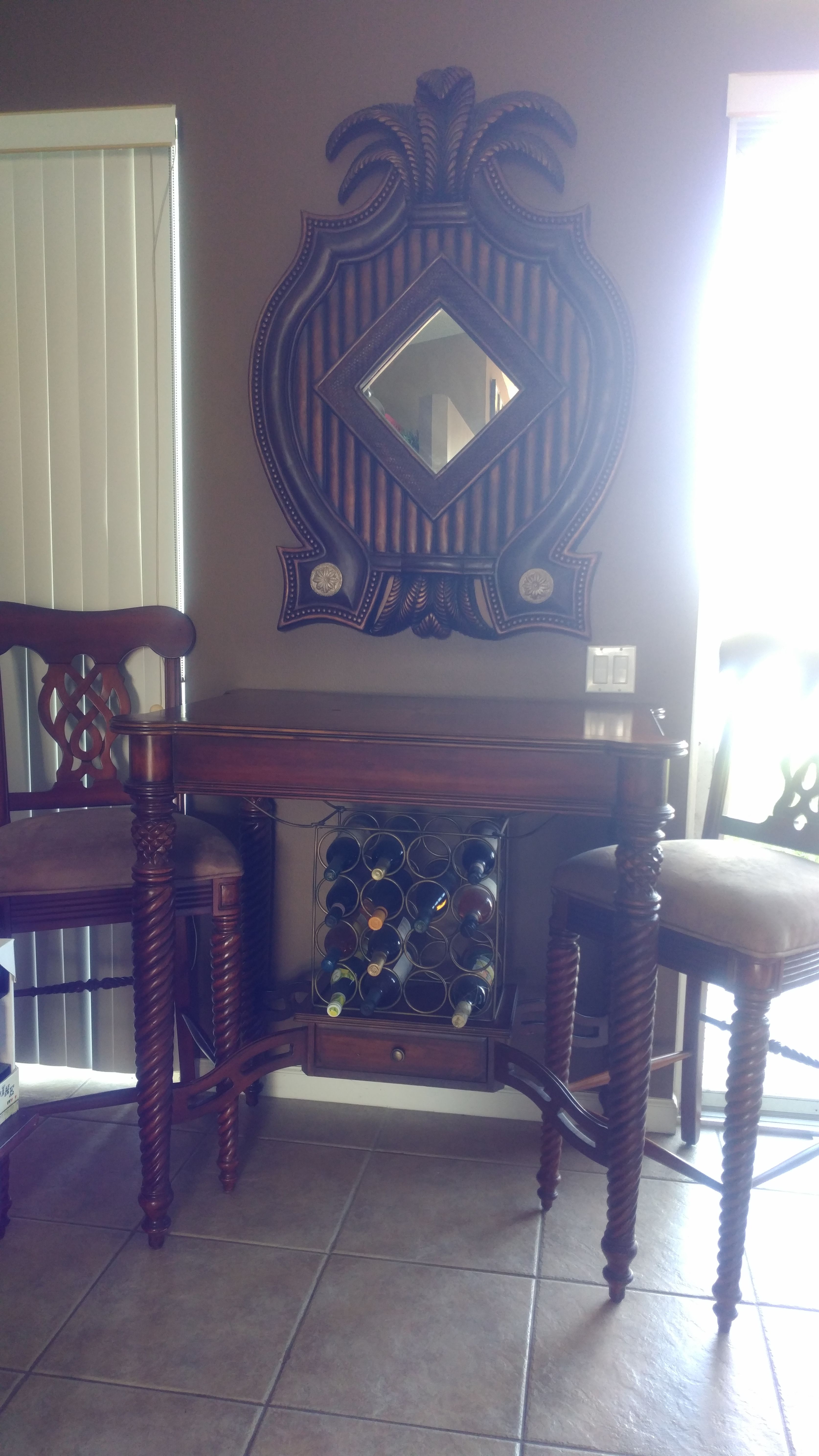 Beautiful table, chairs and mirror