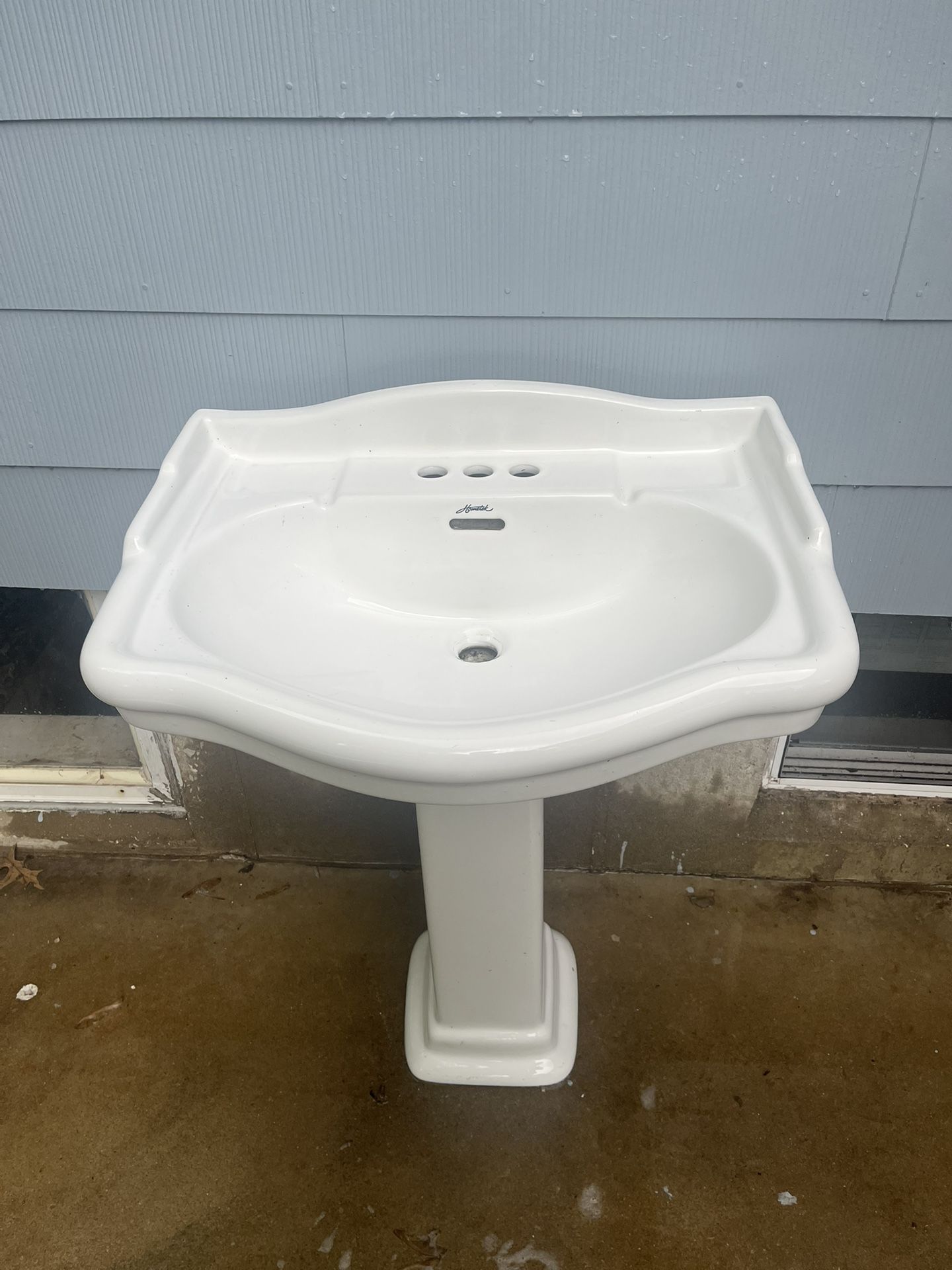 Pedestal Sink