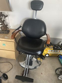Eyebrows Threading Chair.