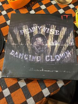 IT Ultimate Pennywise the Dancing Clown 2017 7" Action model