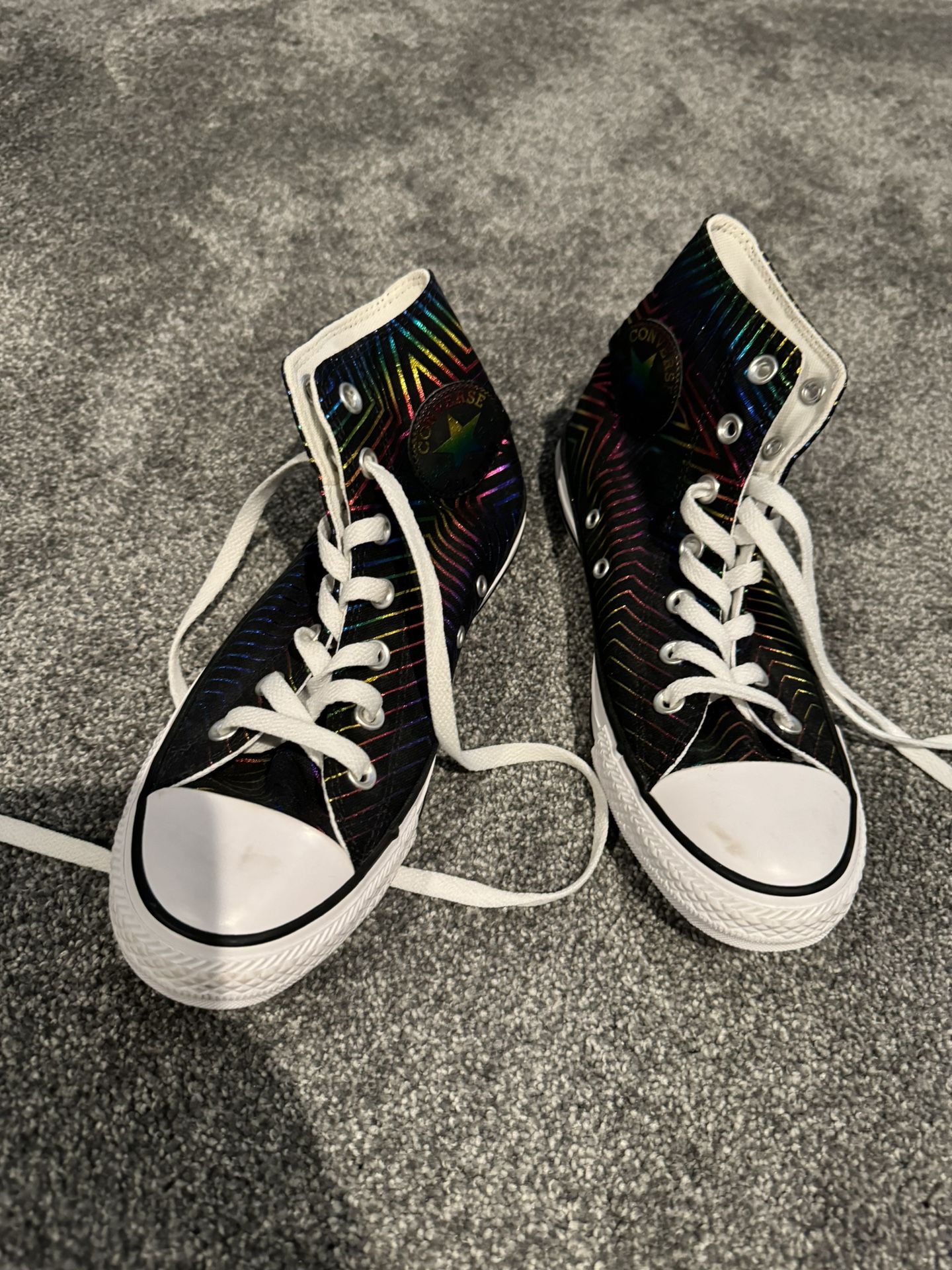Hi-top CONVERSE ALL STAR NEW Never Worn! Women’s Size 8/mens 6 Smoke/pet Free Home Black With Rainbow Star